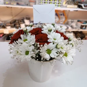 Kırmızı Gül Vazoda