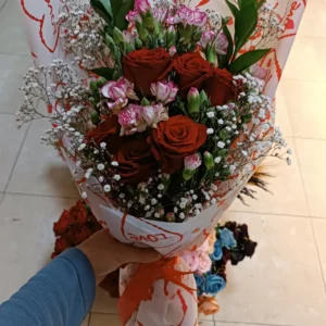 Gül Bahçesi Buketi – Geleneksel Zarafet